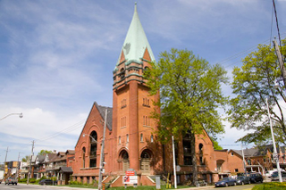 Illustration for article titled Beautiful Churches That Have Been Converted into Secular Buildings